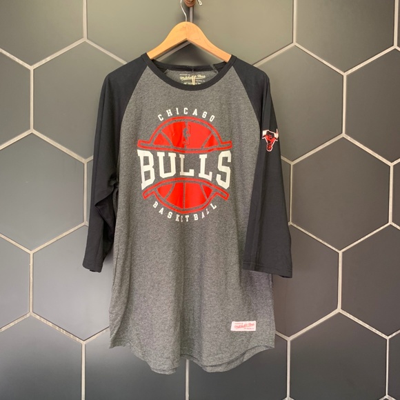 Mitchell & Ness Other - Mitchell & Ness Chicago Bulls NBA Raglan T-Shirt